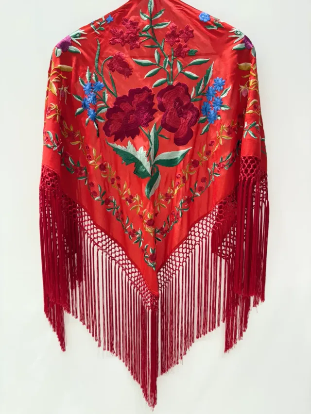 Viva la Feria mantoncillo flamenco rouge brodé fleurs franges