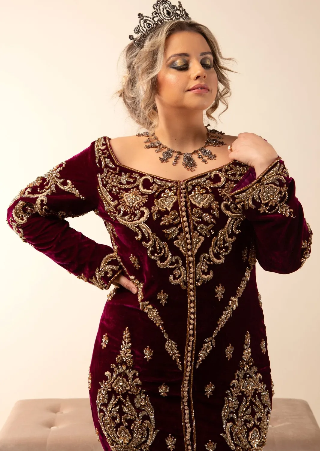 Célèbr'Orient Ouarda robe sirène velours perlé
