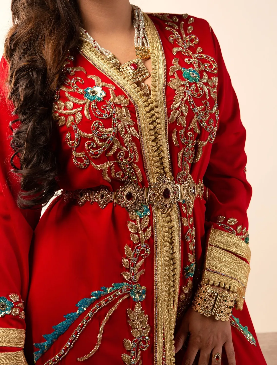 Célèbr'Orient Saleha takchita rouge en location