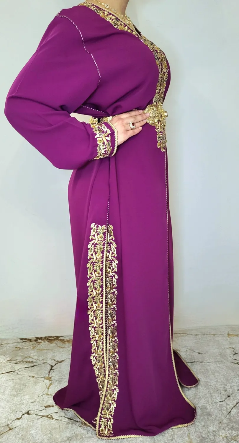 Célèbr'Orient Caftan Nadia caftan traditionnel perlé brodé