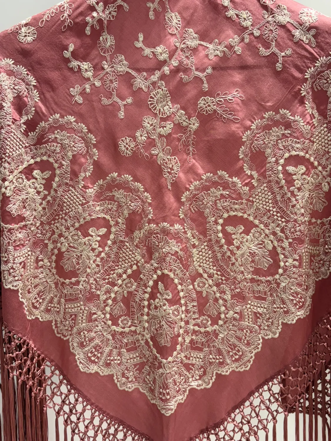 Viva La Feria Rocio mantoncillo satin maquillage