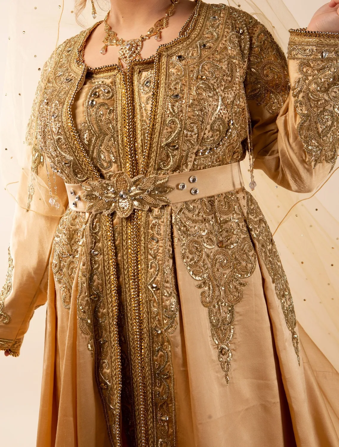 Célèbr'Orient Ahlam robe de soirée satinée en location