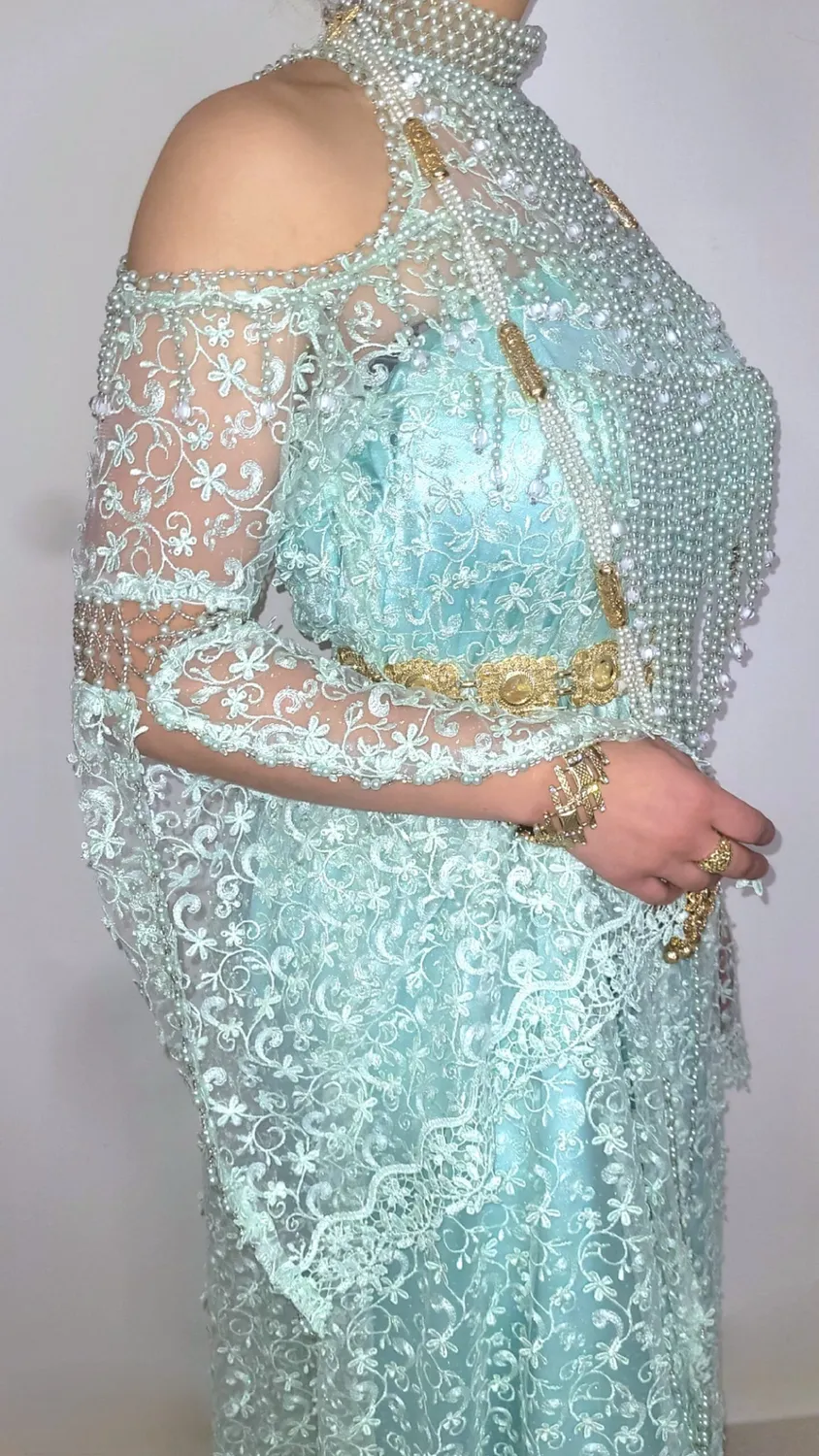 Célèbr'Orient Naili Layna robe moderne perlée
