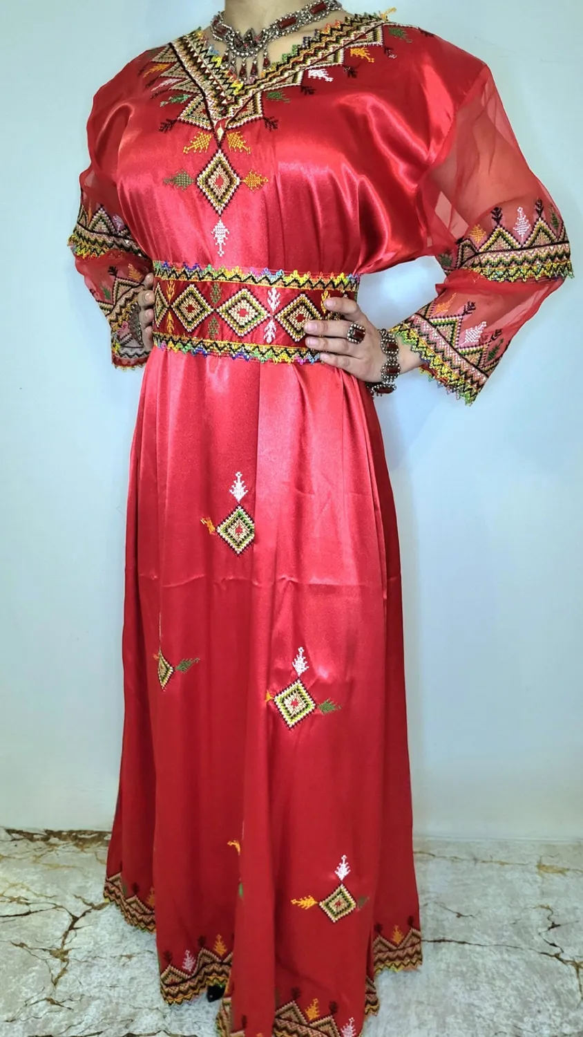Célèbr'Orient Robe kabyle Imane satin brodé