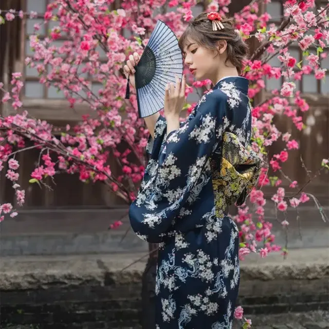 Japon style Vrai Kimono Japonais Femme ‘akemi’ kimono dragon fleurs