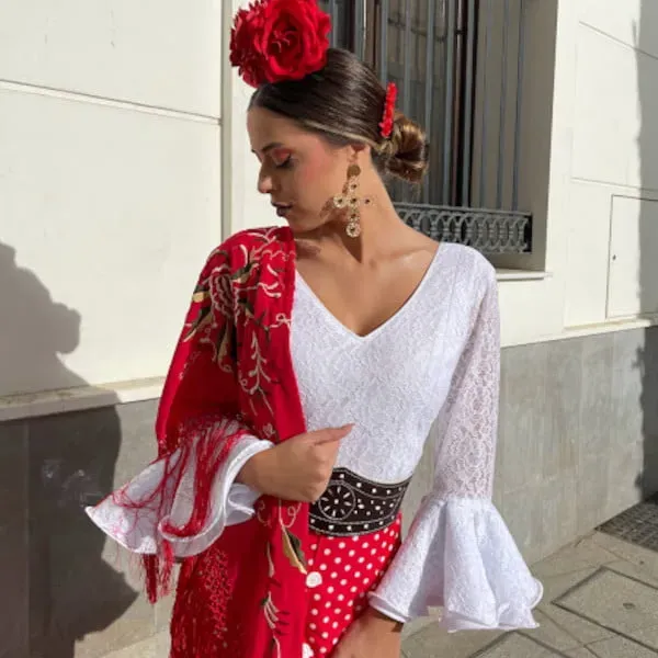 Viva La Feria Rociera Jerez chemisier dentelle blanc