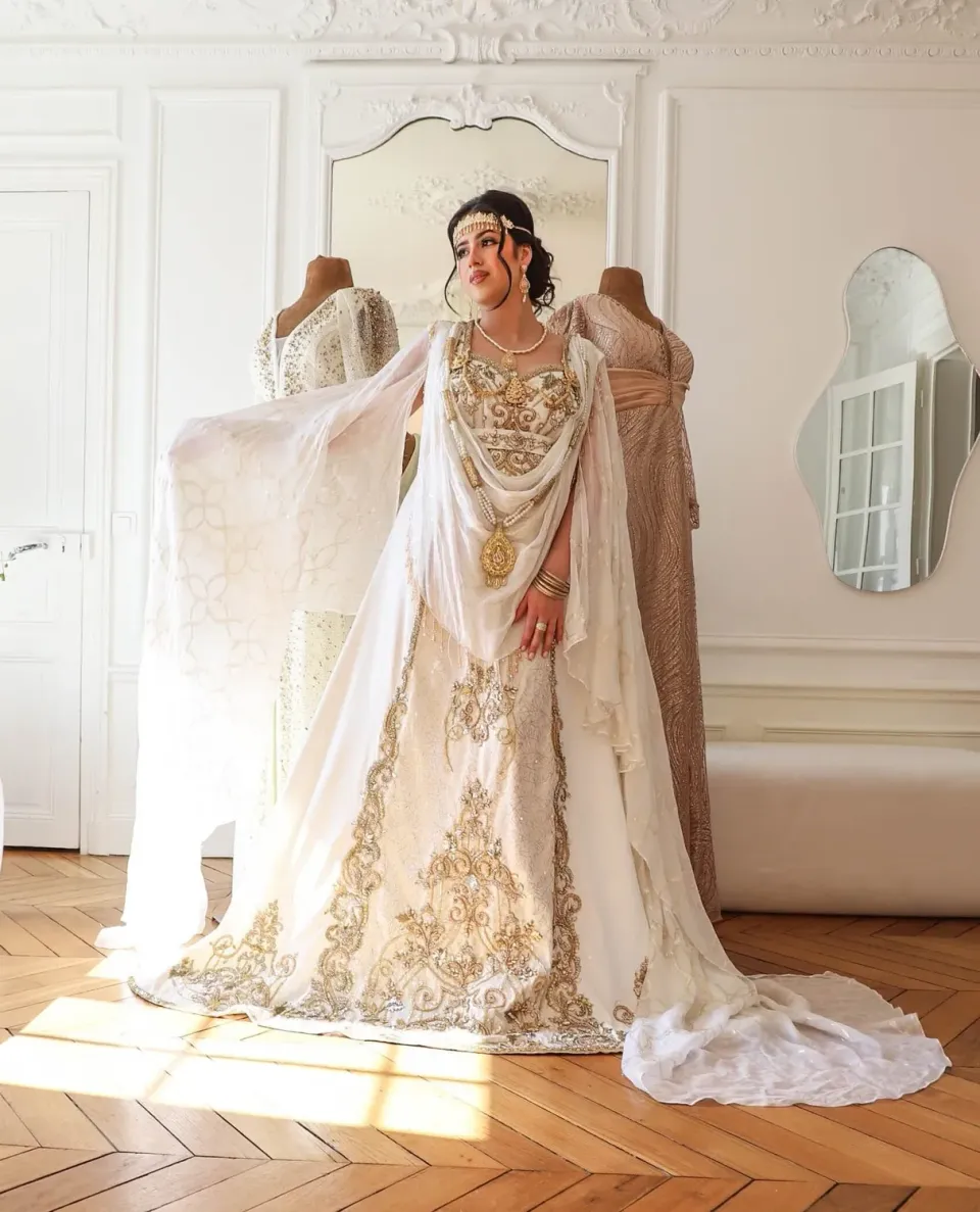Célèbr'Orient Naira robe chaouia brodée dorée