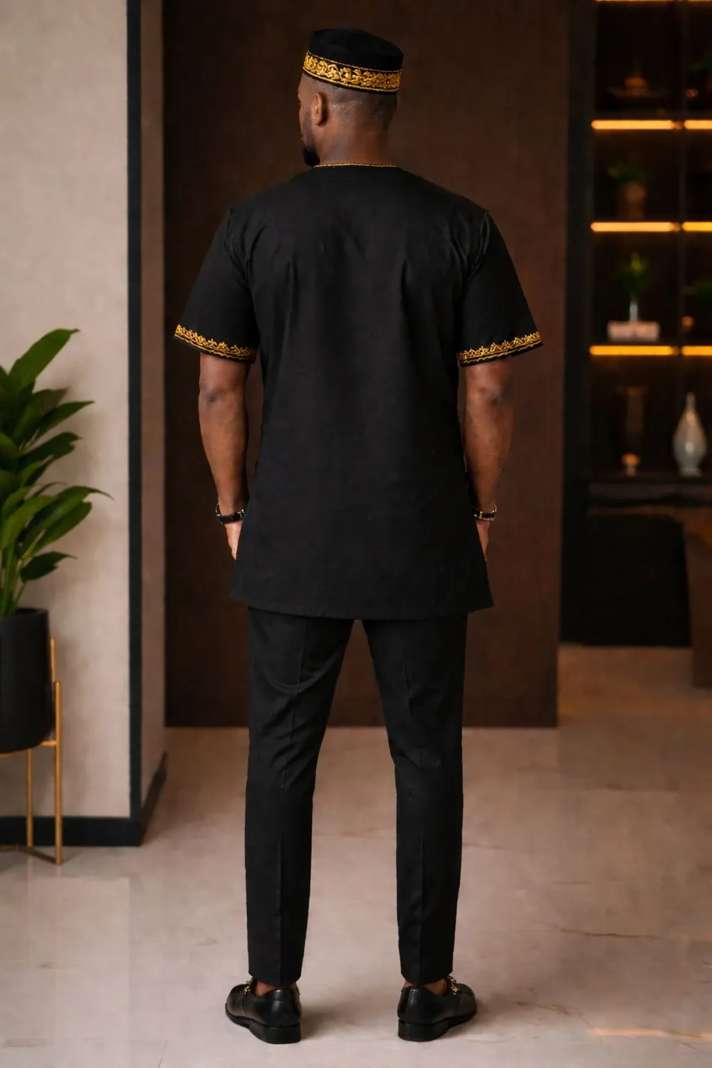 KAVAZI chemise noire brodée homme avec pantalon et kufi