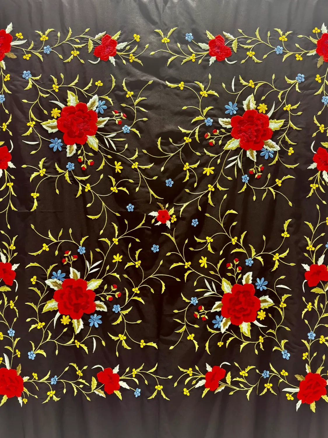 Viva La Feria châle flamenco noir brodé 145 cm