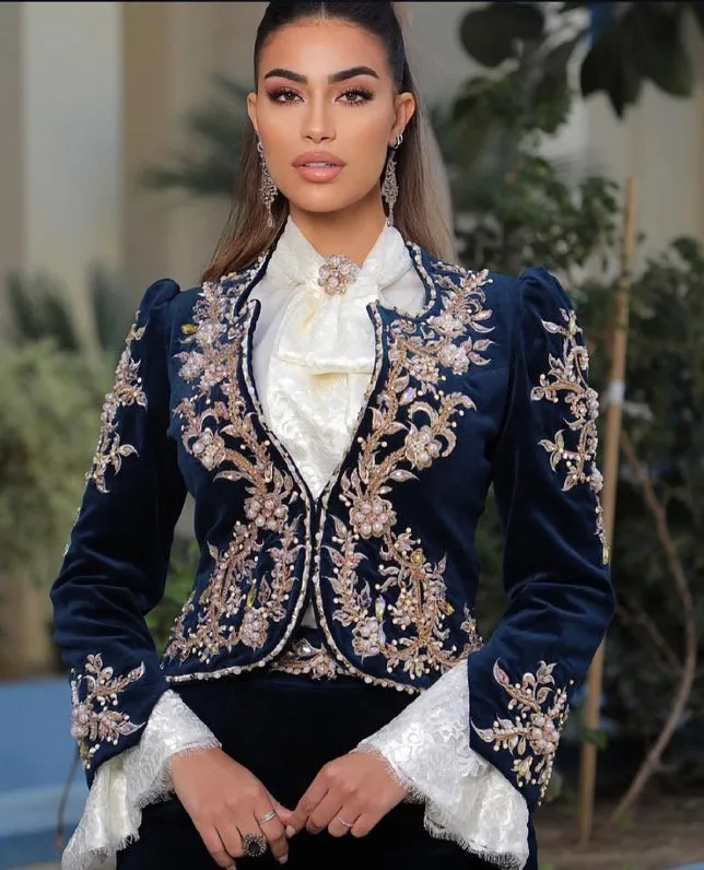 Célèbr'Orient Hanae karakou velours bleu nuit brodé doré