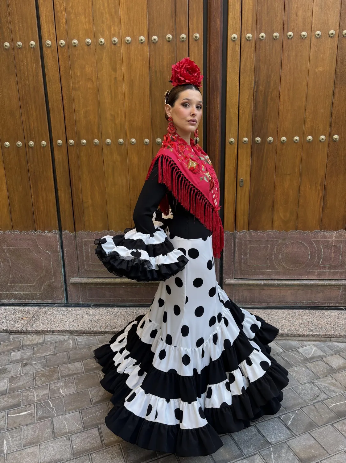 Viva La Feria Jérez robe flamenca noire et blanche à volants