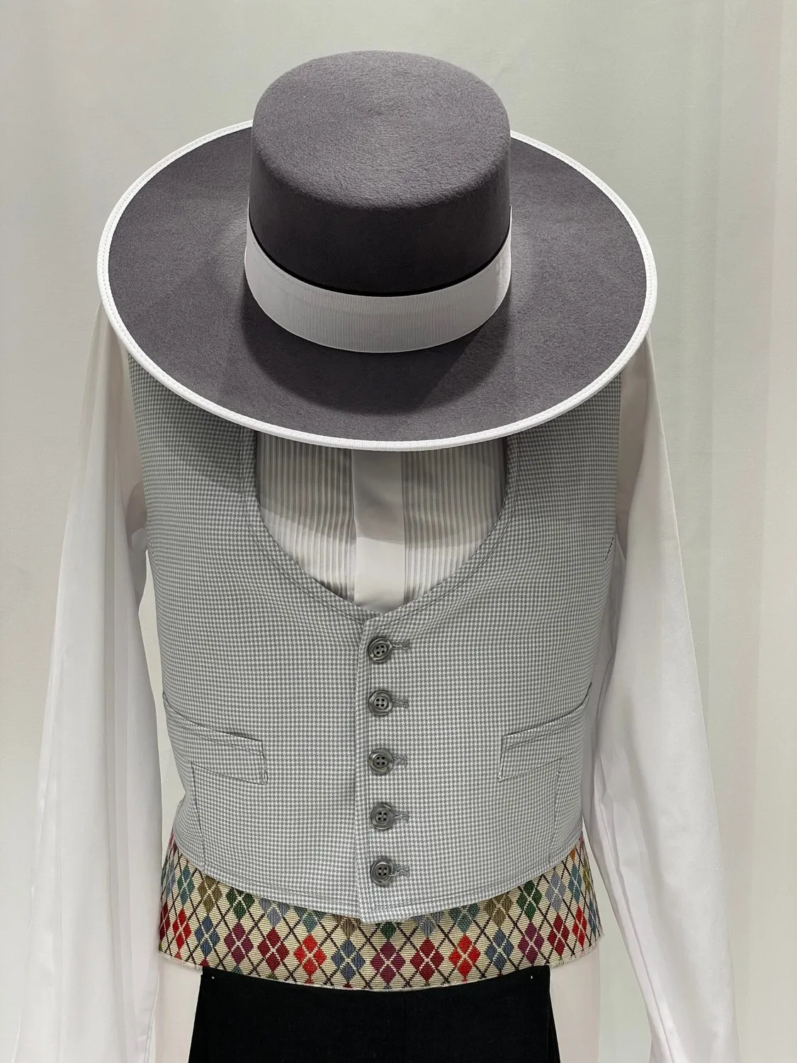Viva La Feria traje court gris pied-de-poule veste gilet