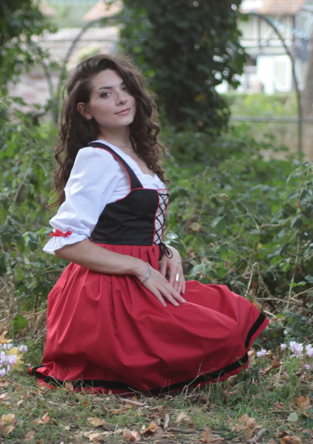 Geht's in Rockdorf ElsassRock robe passepoil rouge