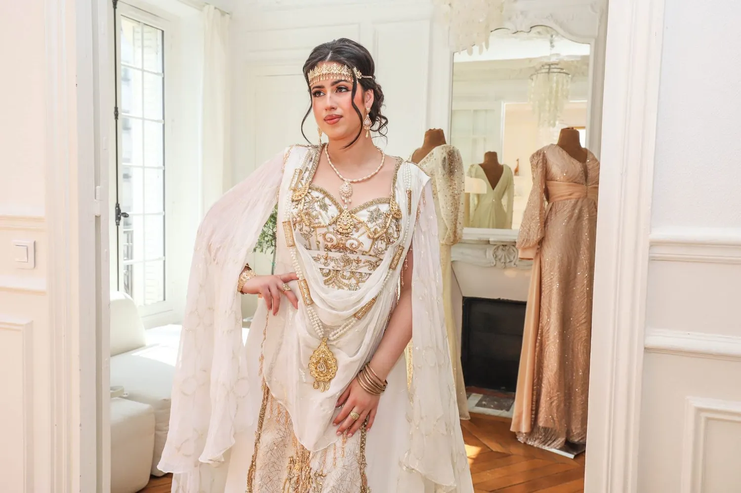 Célèbr'Orient Naira robe chaouia brodée dorée