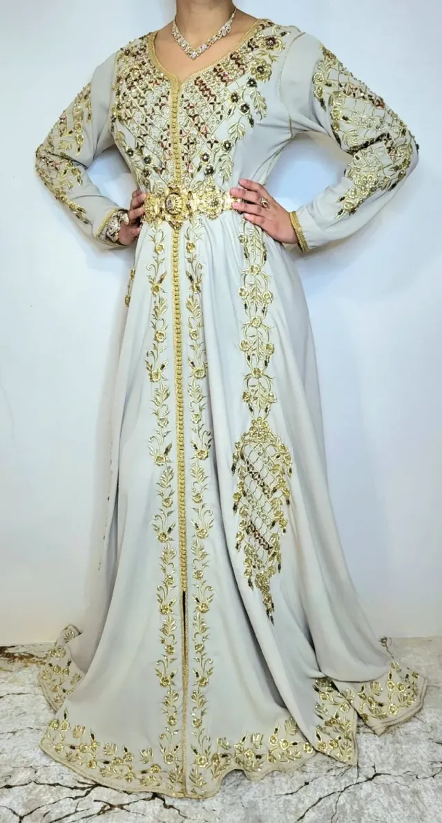 Célèbr'Orient Caftan Nesrine caftan moderne perlé