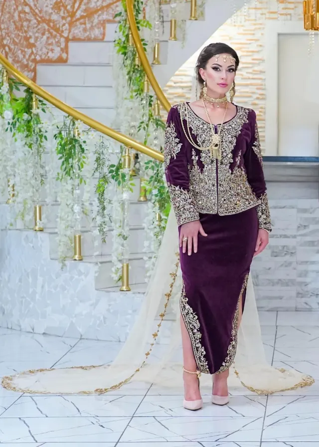 Célèbr'Orient Sabine karakou prune velours brodé