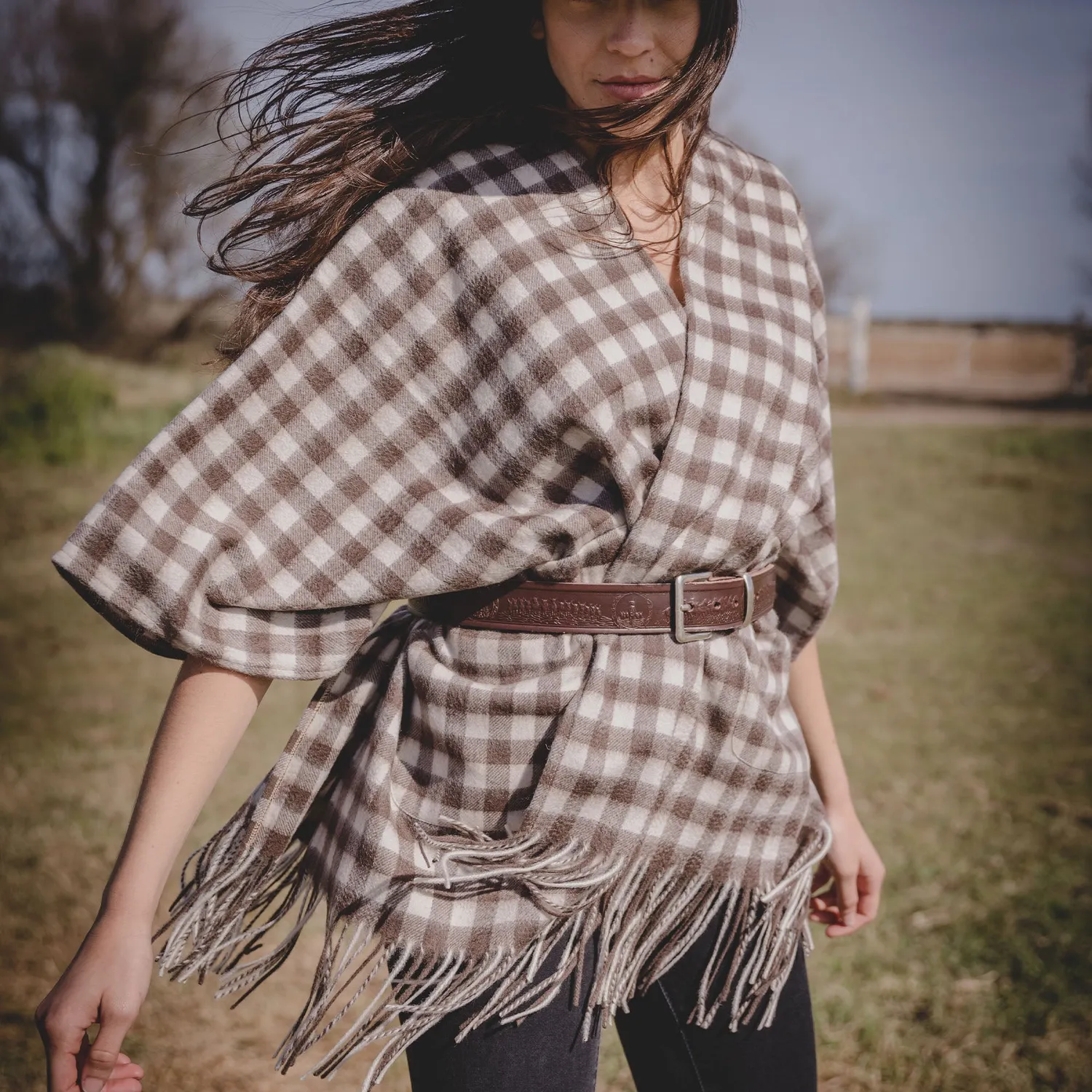 Mistral Camargue poncho laine carreaux bruns taille unique