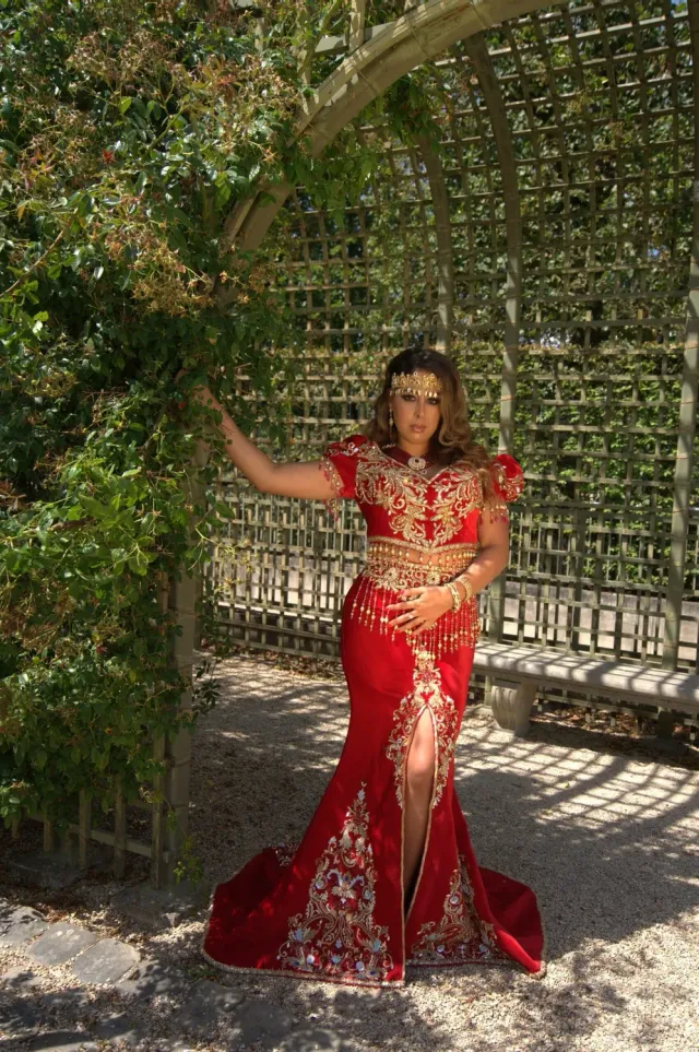Célèbr'Orient Marwa keswa tunisienne rouge perlée