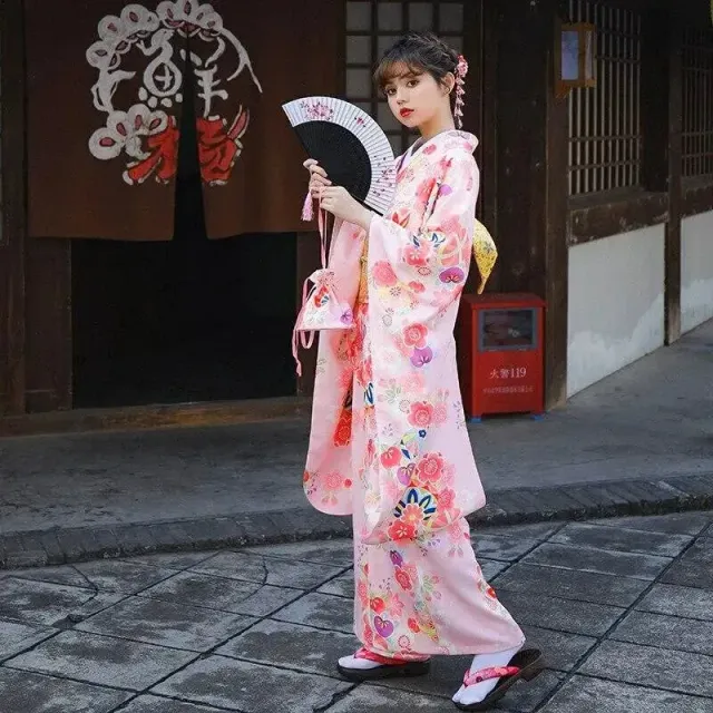 Japon style Toyama kimono japonais femme motifs sakura