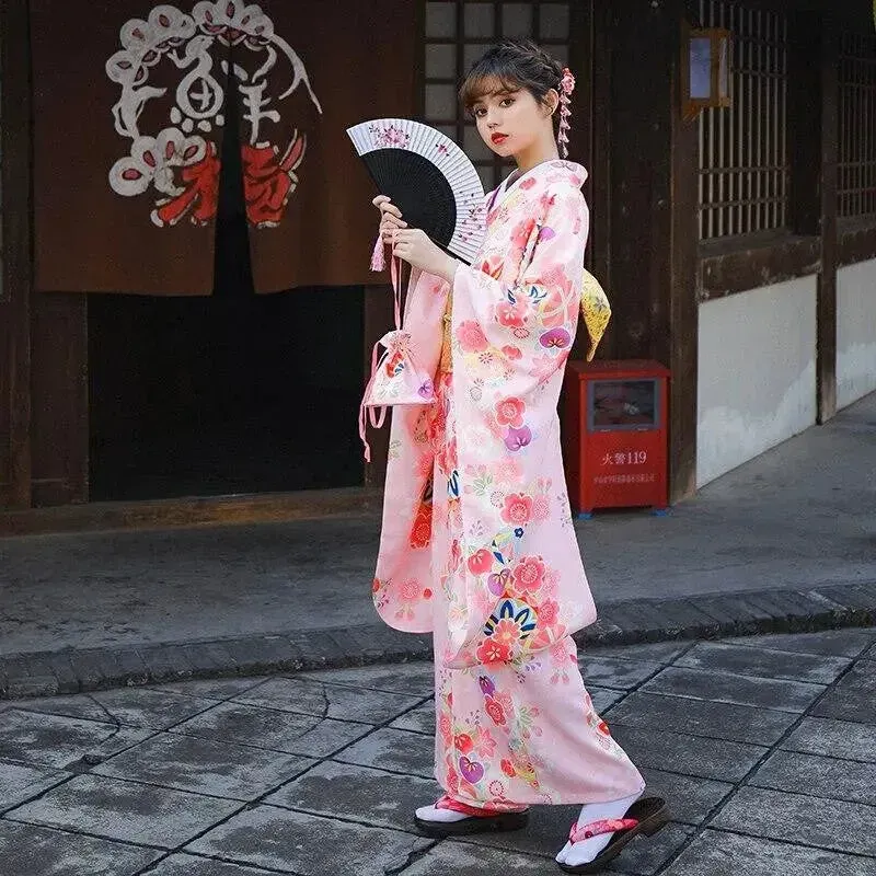 Japon style Toyama kimono japonais femme motifs sakura