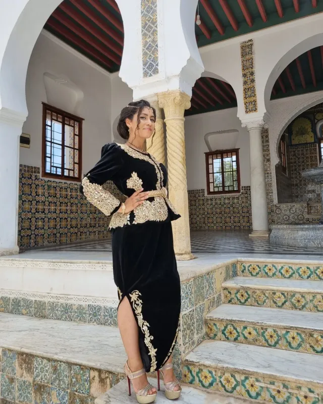 Célèbr'Orient Dalila karakou noir brodé fil d'or