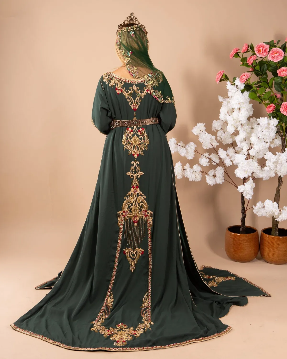 Célèbr'Orient Selma takchita verte pour cérémonie du henné