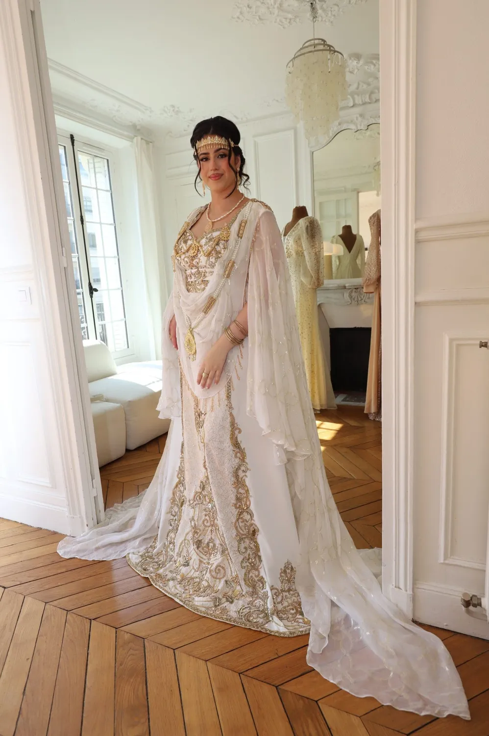 Célèbr'Orient Naira robe chaouia brodée dorée