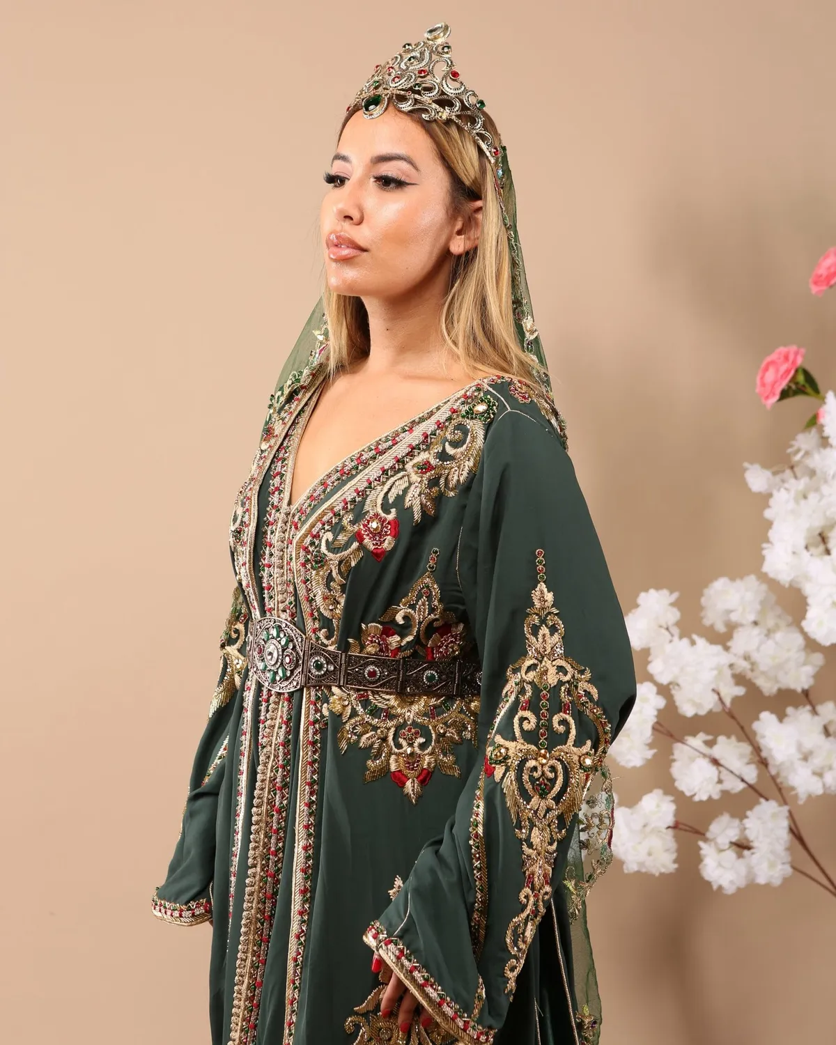 Célèbr'Orient Selma takchita verte pour cérémonie du henné