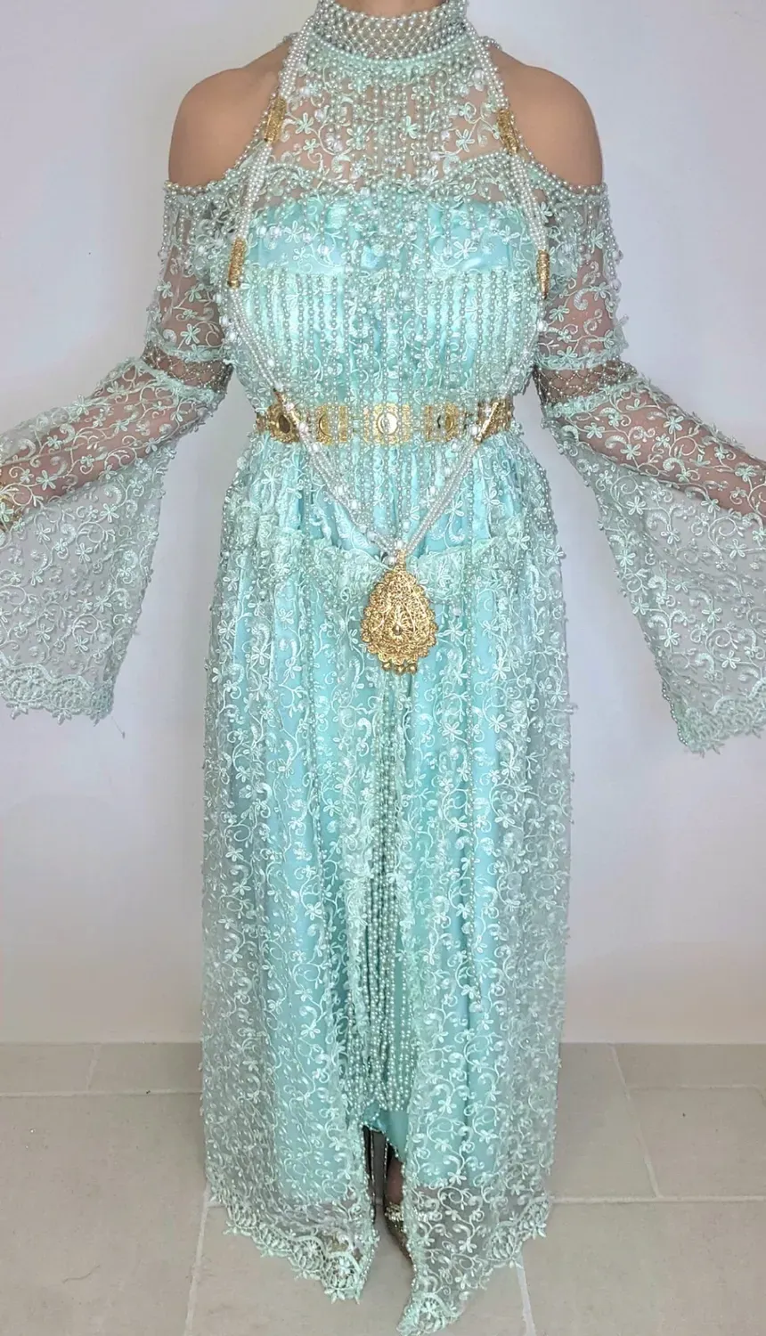Célèbr'Orient Naili Layna robe moderne perlée