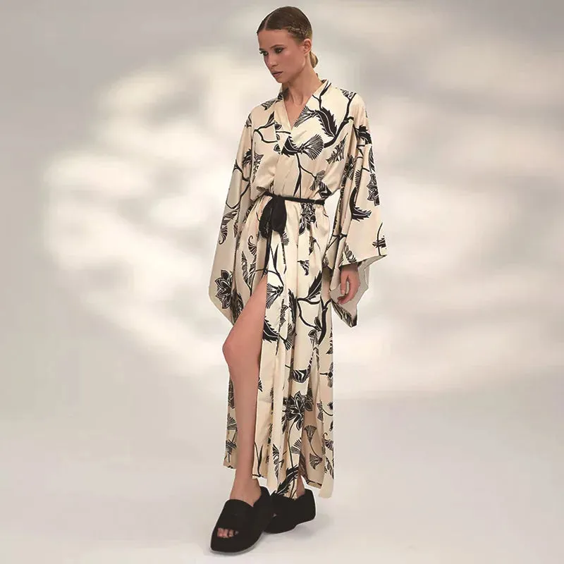 Esprit du Japon kimono femme fleuri satin écru long fente