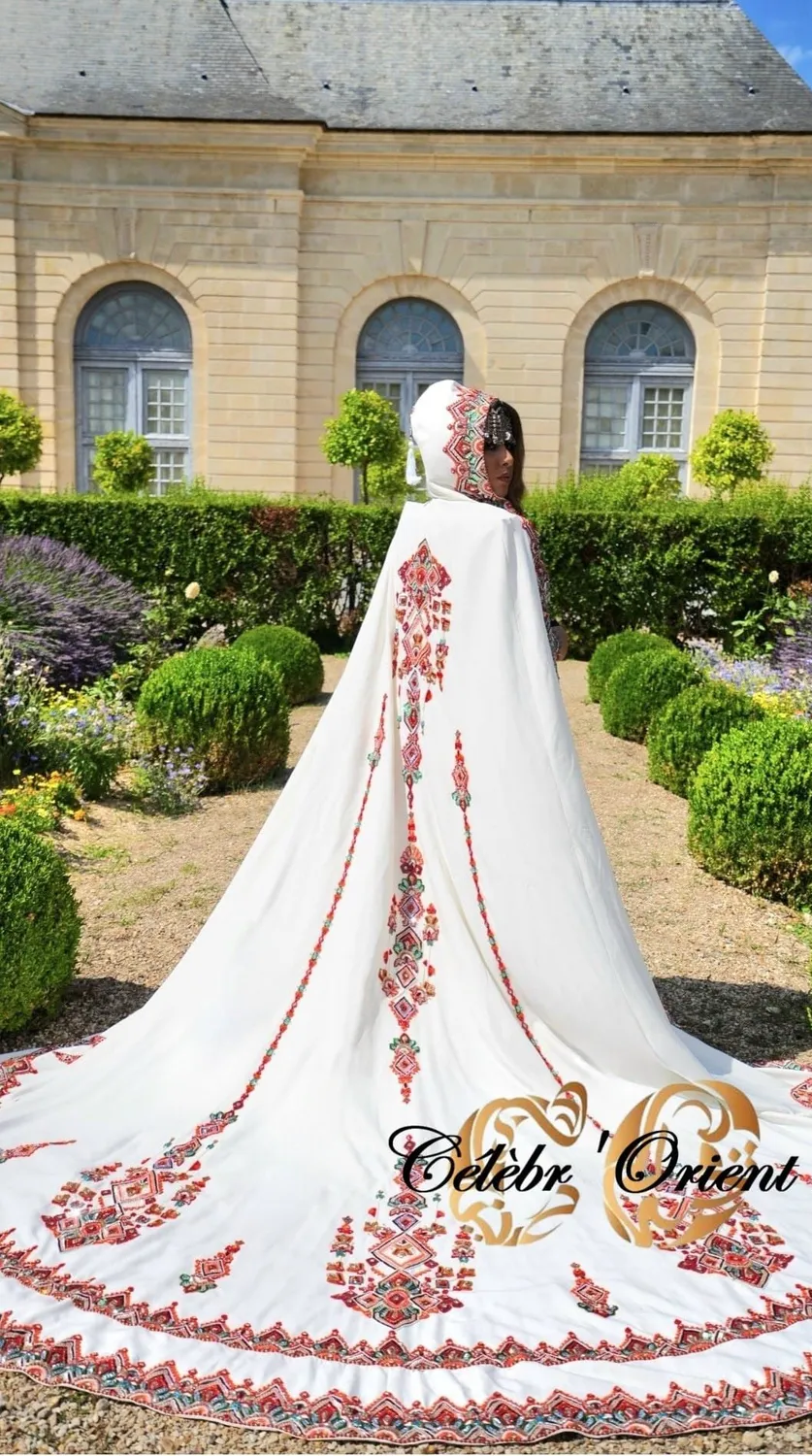 Célèbr'Orient Thanina tenue traditionnelle en location