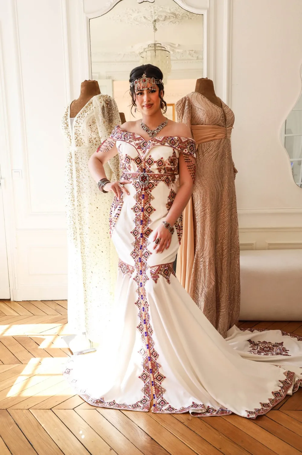 Célèbr'Orient Chabha robe kabyle moderne burnous