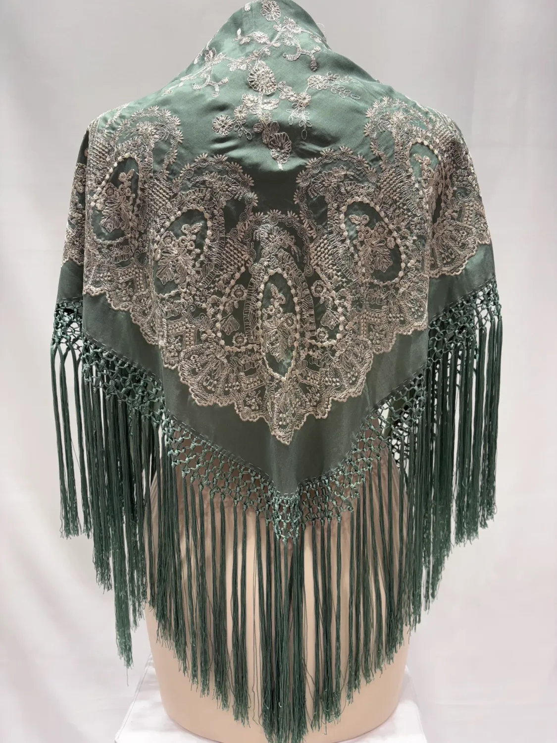 Viva La Feria châle flamenca satin brodé flecos