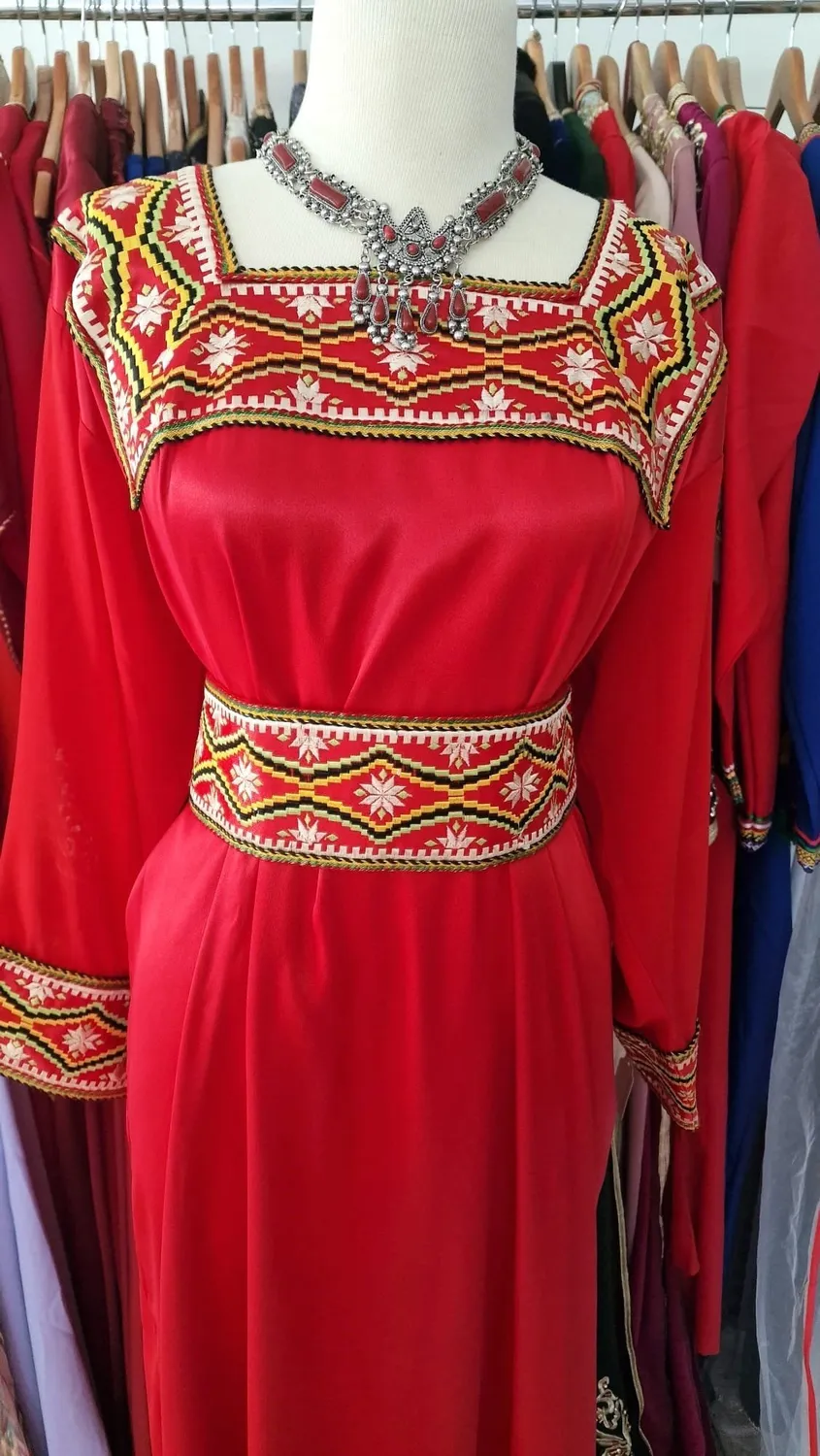 Célèbr'Orient Robe berbère Aida kabyle en satin