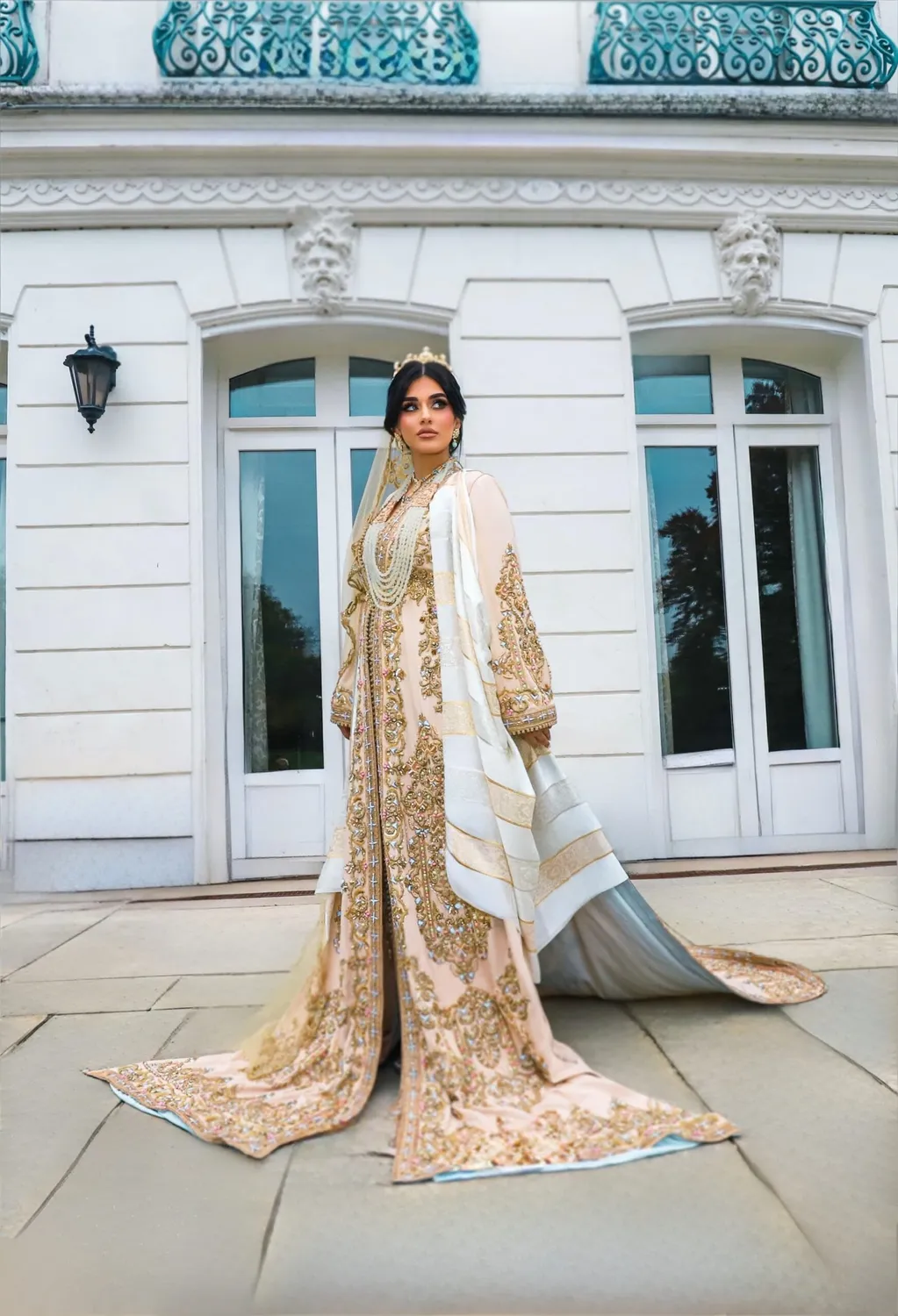 Célèbr'Orient Omayma takchita nude doré brodée