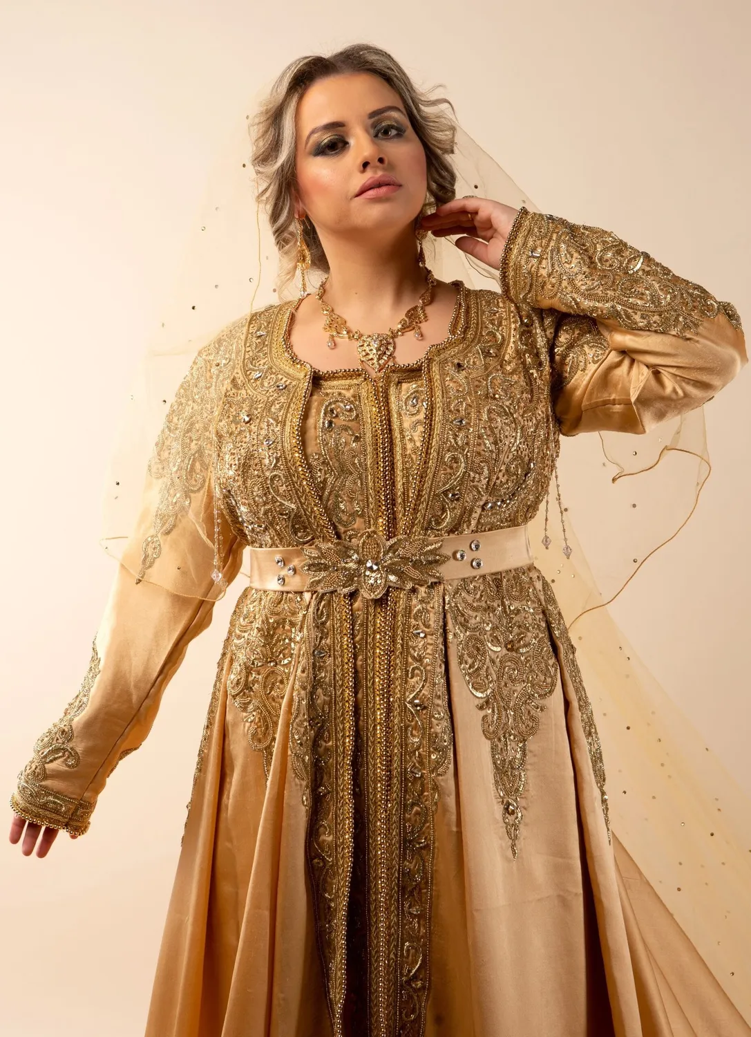 Célèbr'Orient Ahlam robe de soirée satinée en location