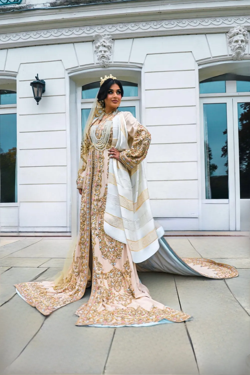 Célèbr'Orient Omayma takchita nude doré brodée