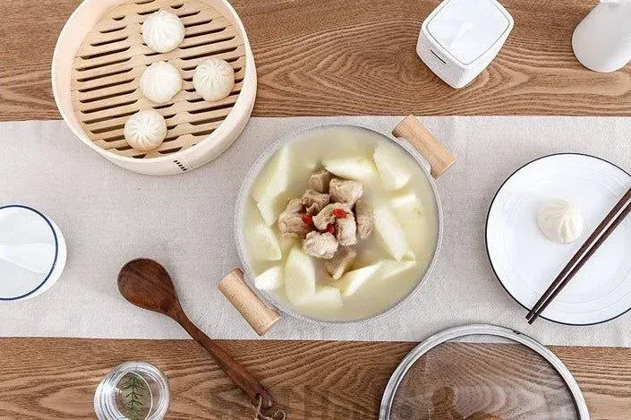 Japon style Kōtoku-in donabe cocotte vapeur