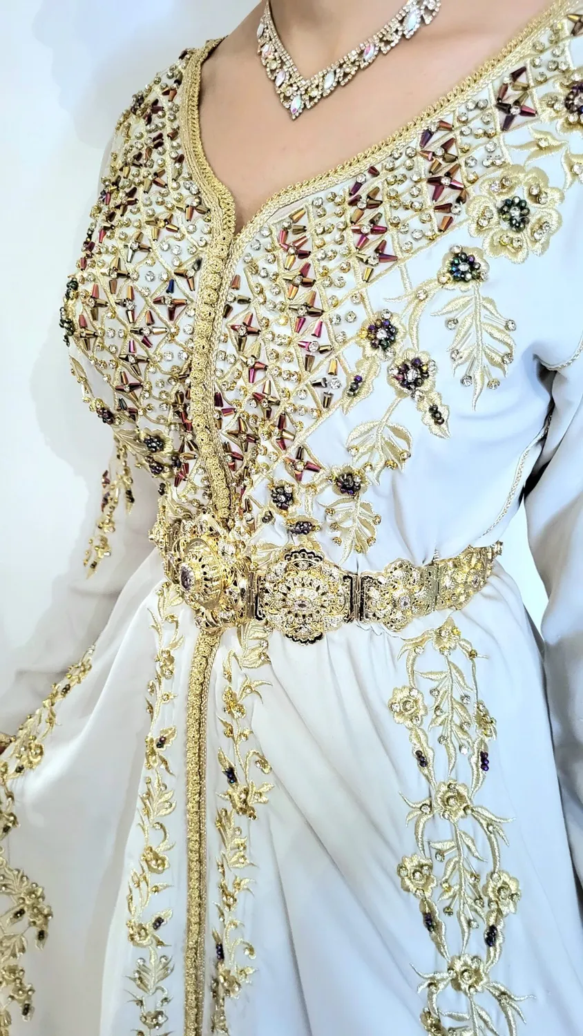 Célèbr'Orient Caftan Nesrine caftan moderne perlé